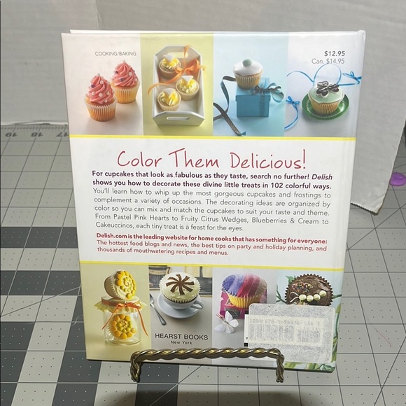Delish Cupcakes by Color Book - Picture 2 of 8